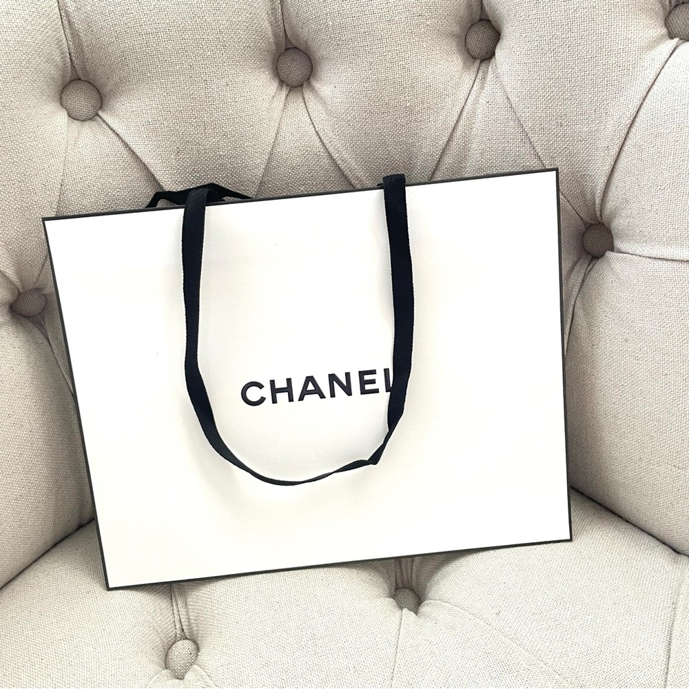 🖤 Chanel Classic White Black Shopping Gift tote paper Bag Chic 10 x 8 x 3 inches